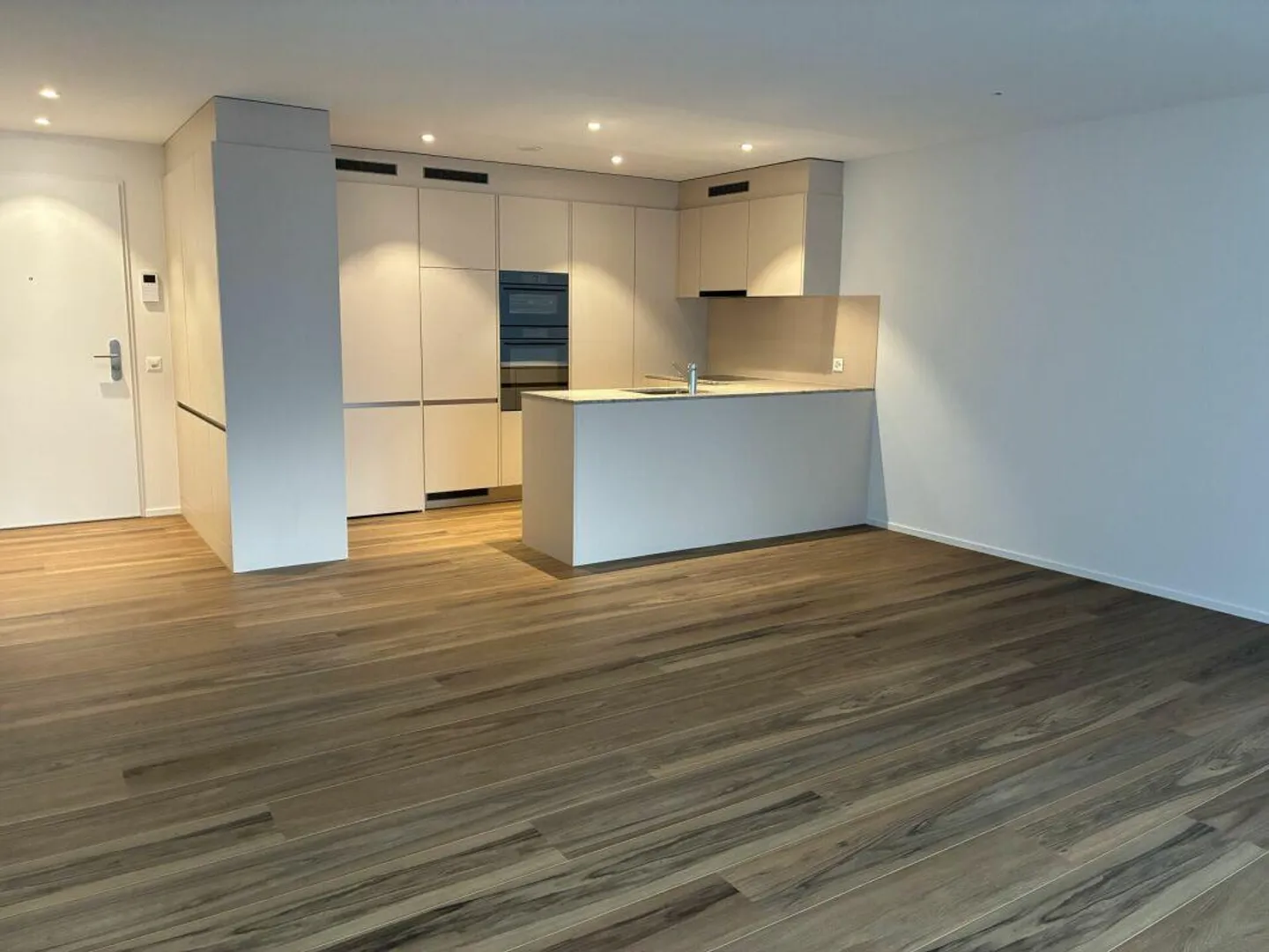 New apartment in a central location - Photo 2 of 6