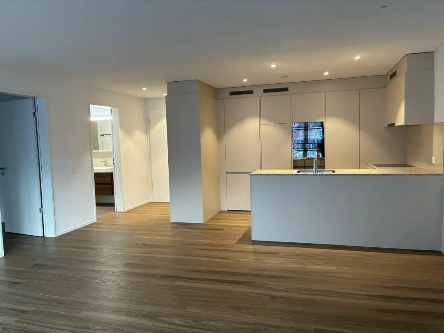 New apartment in a central location - Photo 3 of 6