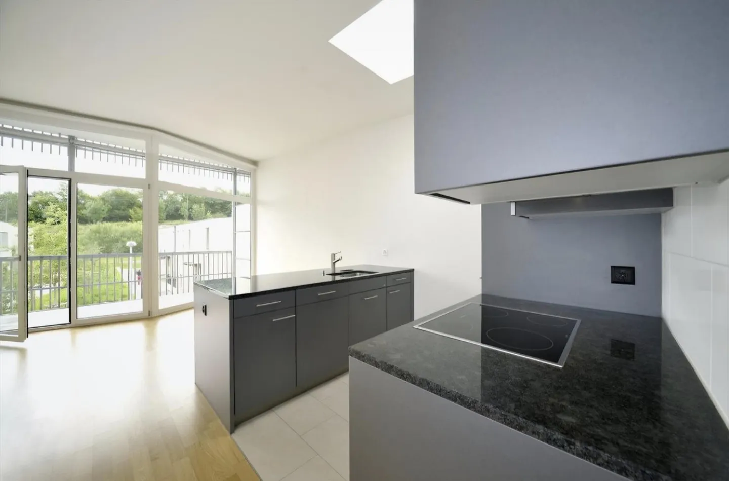 Modernes Apartment mit Loggia - Foto 3 von 10