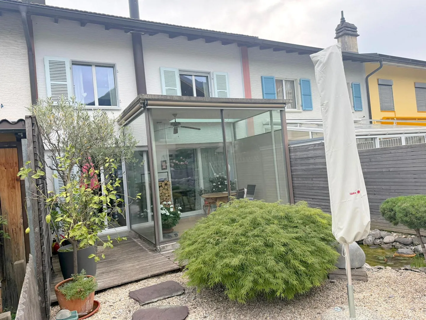 Incantevole casa a schiera di 4,5 stanze a Spiez con bella vista - Foto 1 di 19