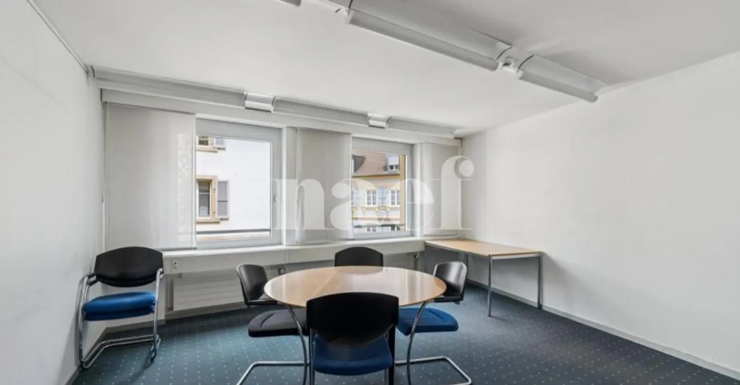 Office 5 rooms - Photo 2 of 6