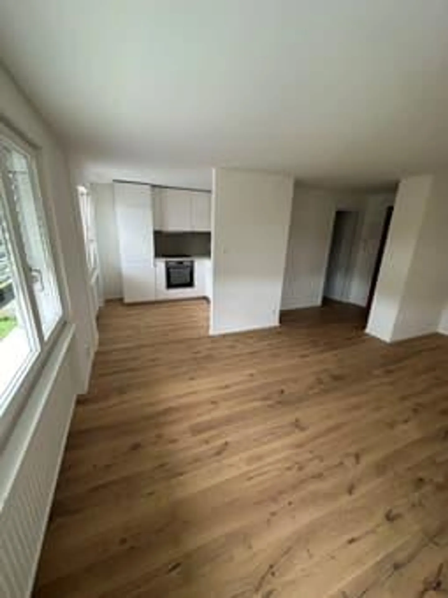 Light-flooded 2.5-room apartment with a view of greenery - Photo 1 of 9