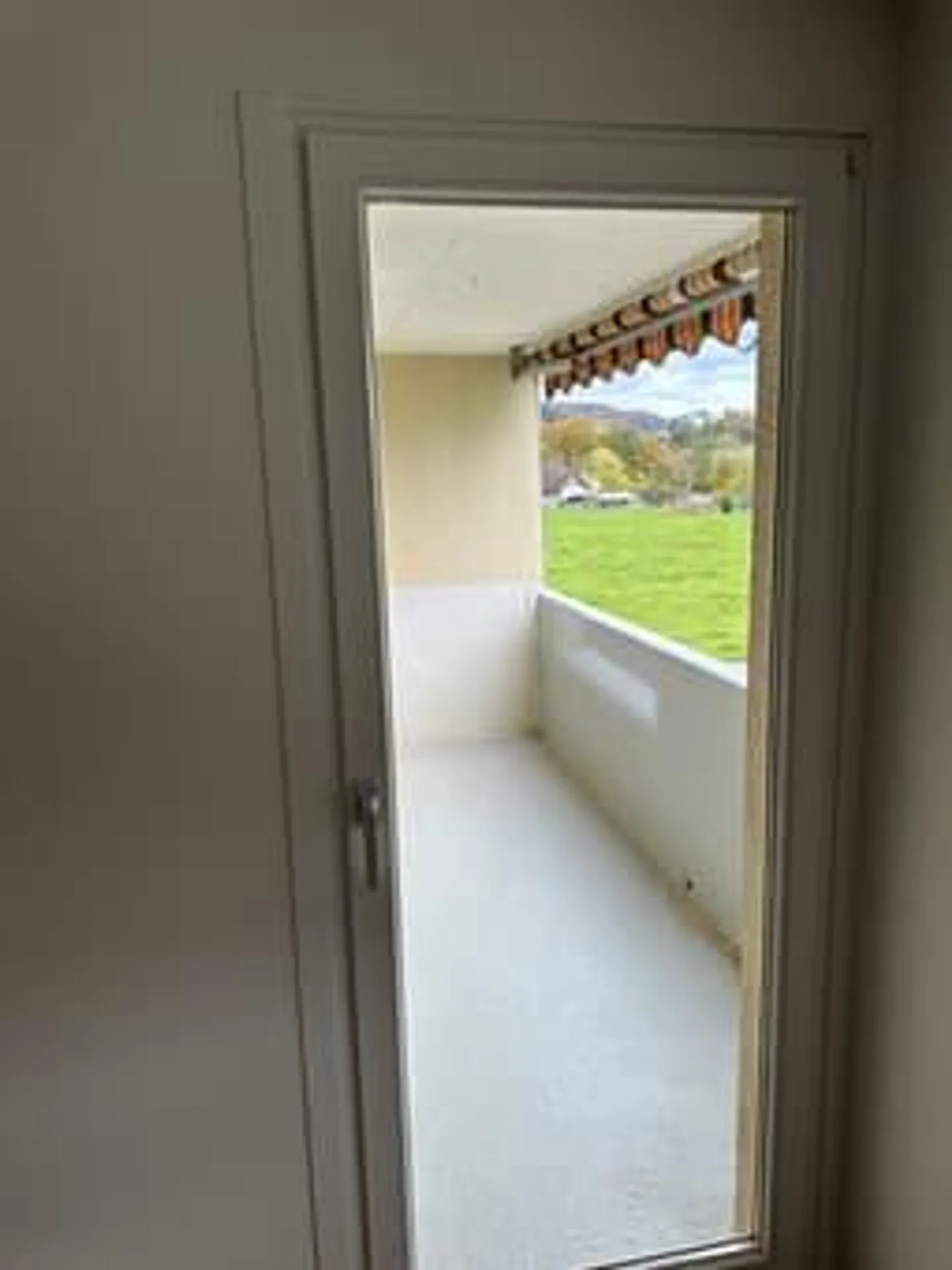Light-flooded 2.5-room apartment with a view of greenery - Photo 4 of 9