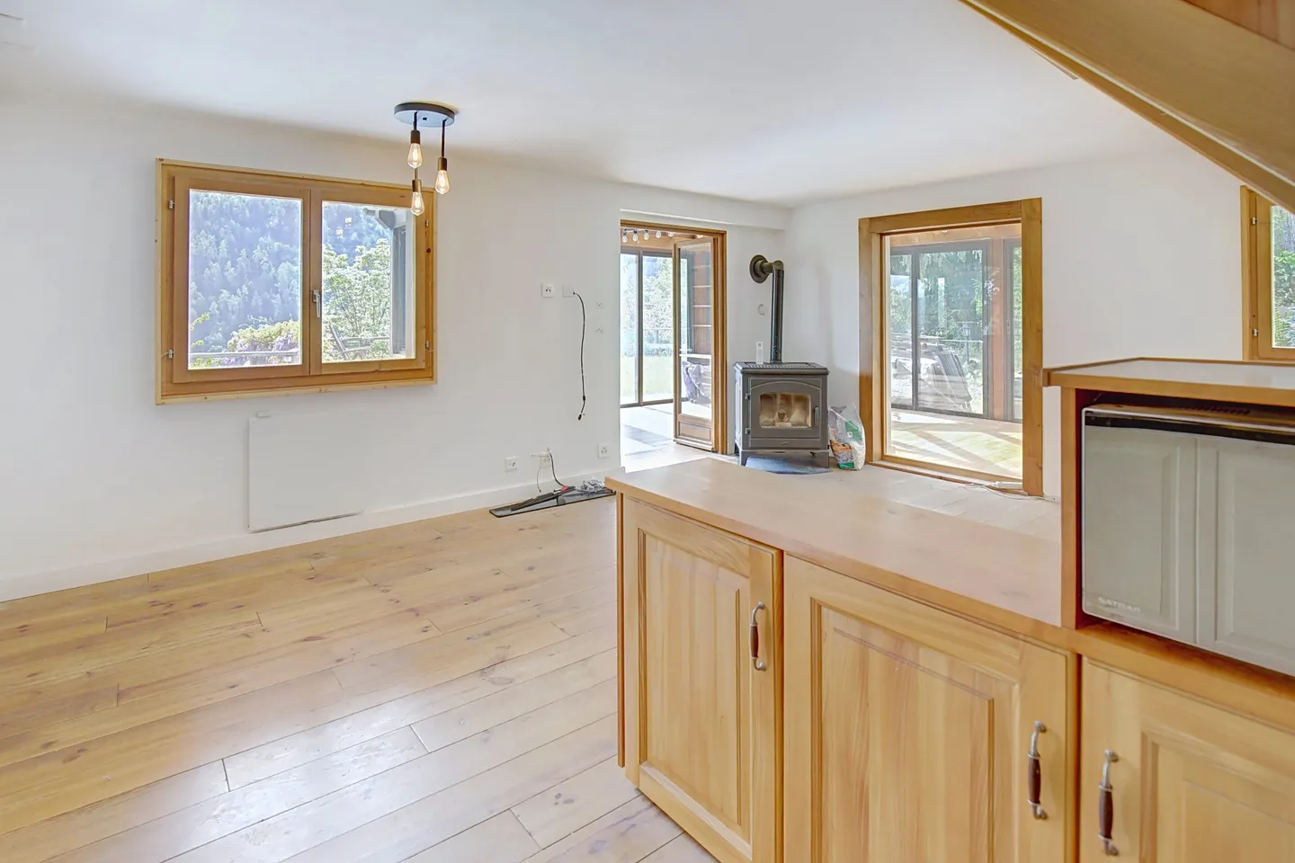 Charming Chalet with Mountain Views - Photo 4 of 29