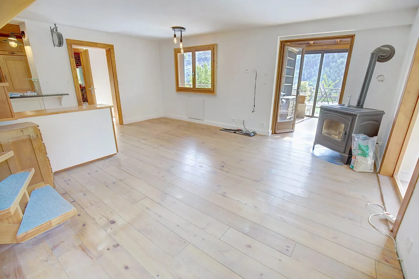 Charming Chalet with Mountain Views - Photo 2 of 29