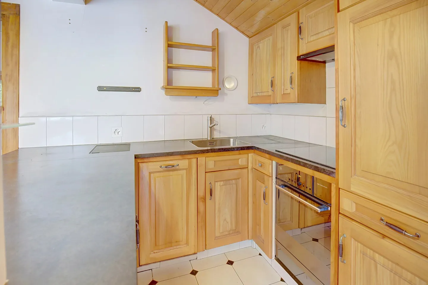 Charming Chalet with Mountain Views - Photo 5 of 29