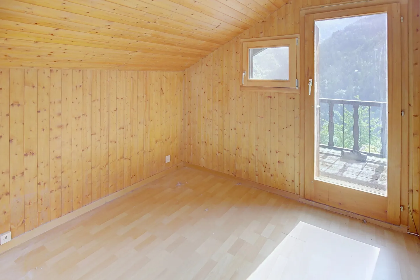 Charming Chalet with Mountain Views - Photo 9 of 29