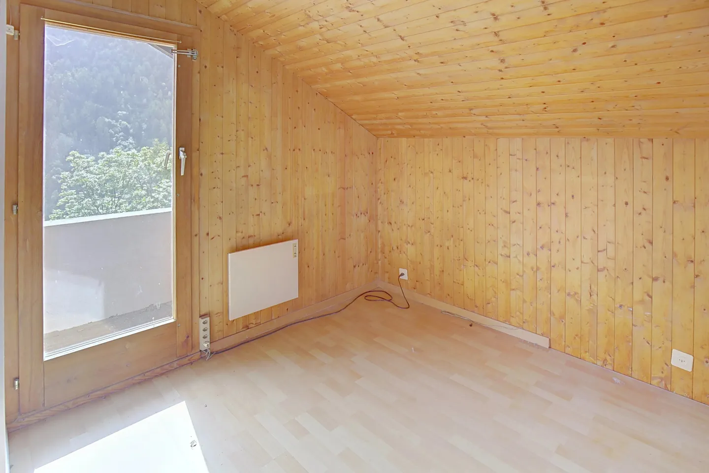Charming Chalet with Mountain Views - Photo 10 of 29