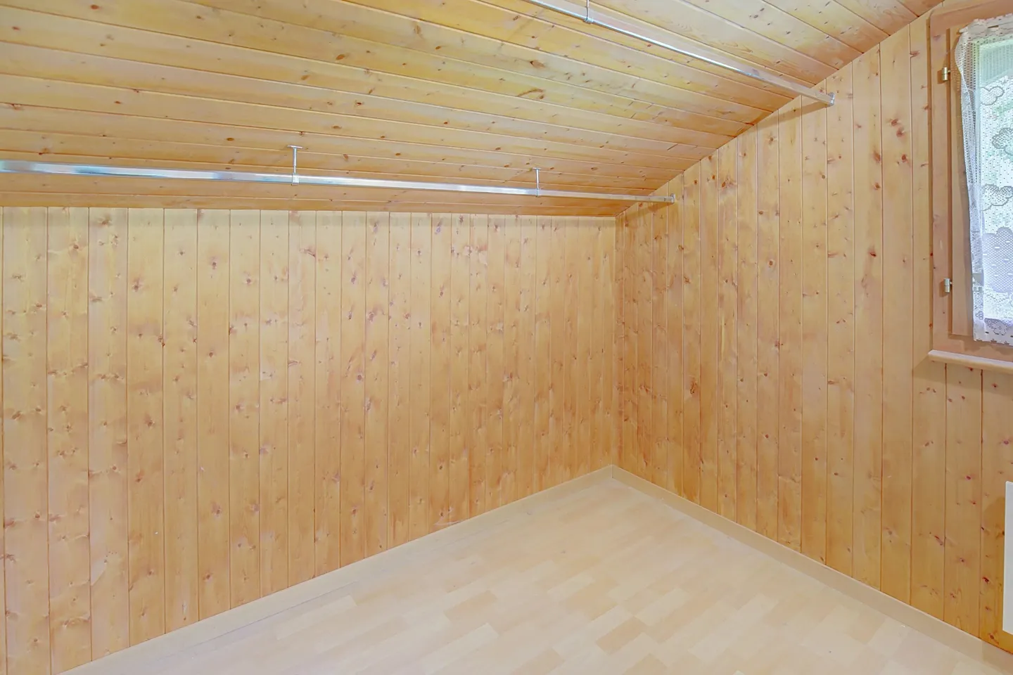 Charming Chalet with Mountain Views - Photo 11 of 29
