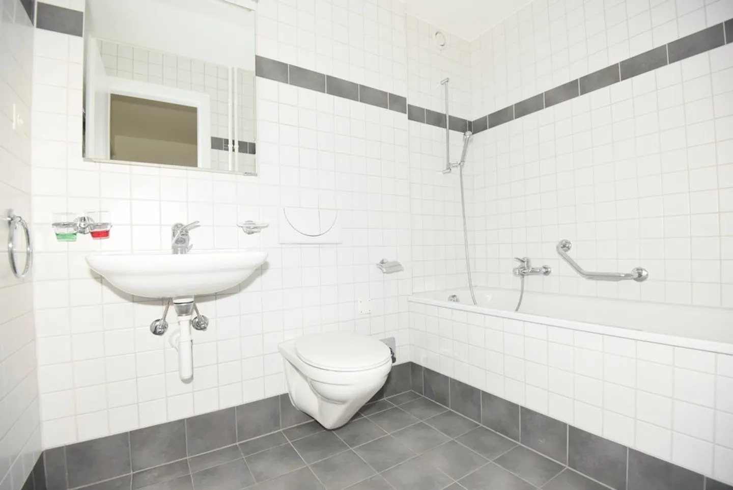 Charming 2-room apartment in the heart of Montreux - Photo 4 of 6
