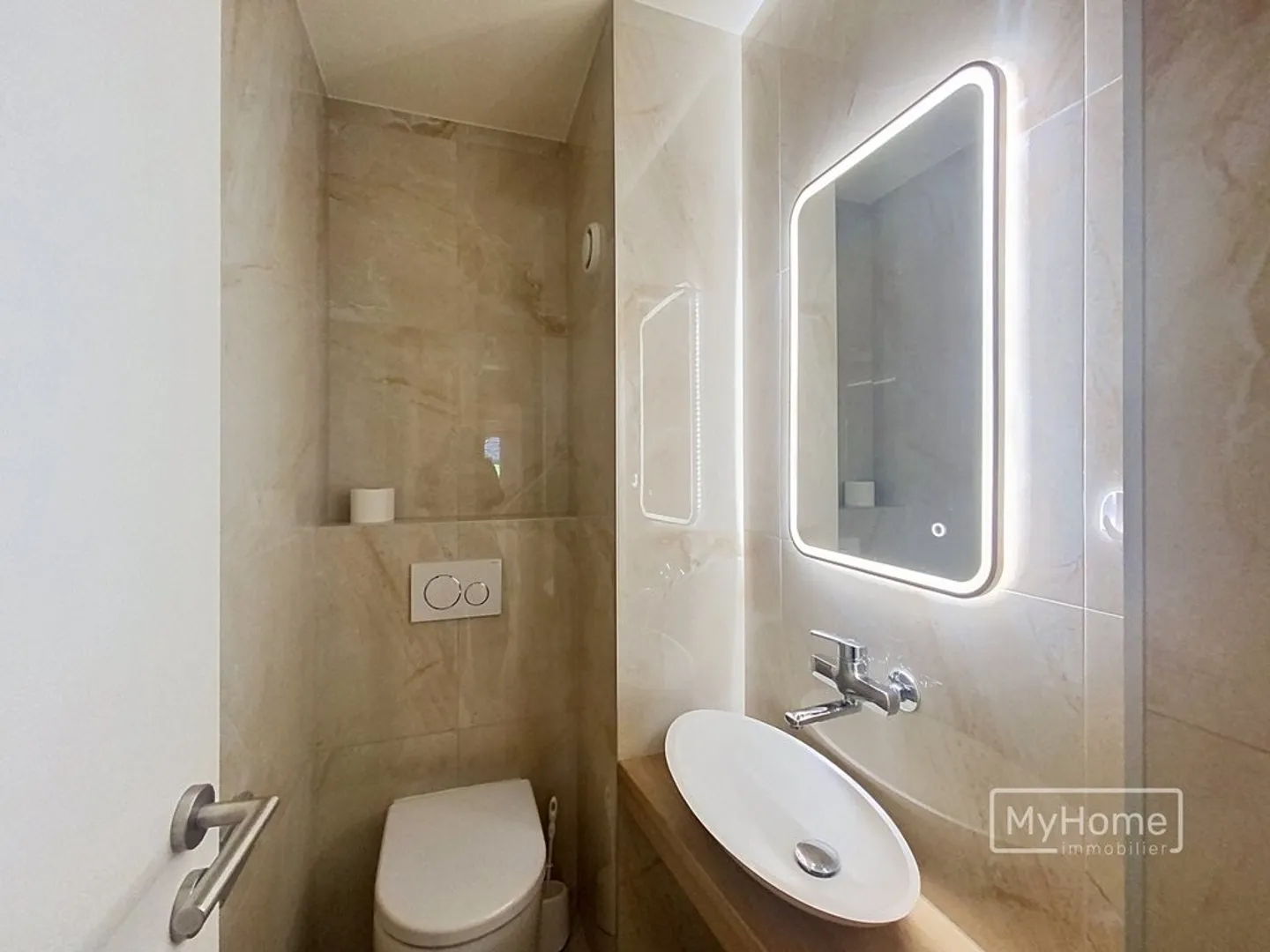 Apartment with 5 Rooms in the Center of Western Lausanne - Photo 4 of 9