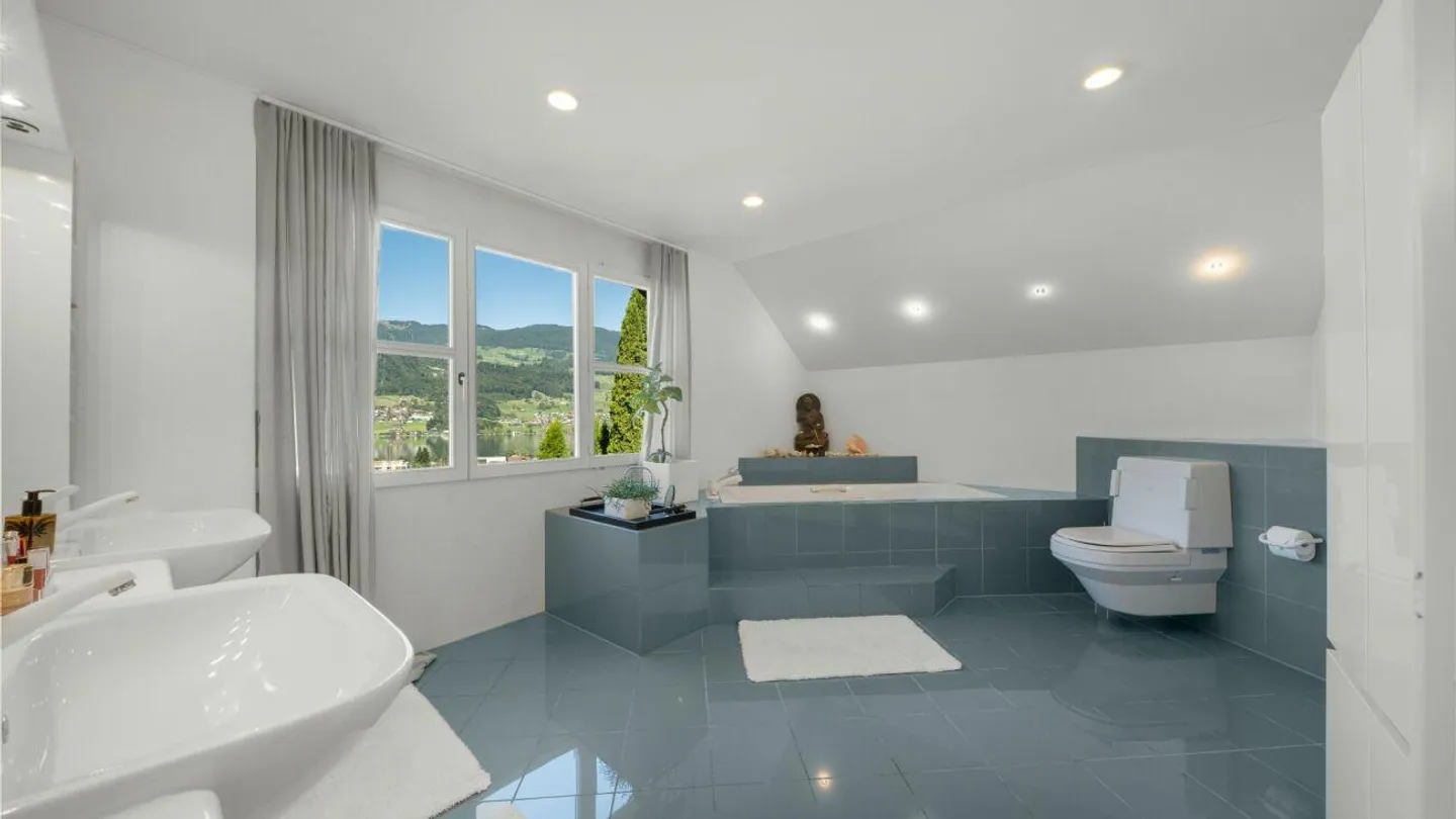 Casa unifamiliare esclusiva in una posizione da sogno che non lascia nulla a desiderare! - Foto 11 di 12