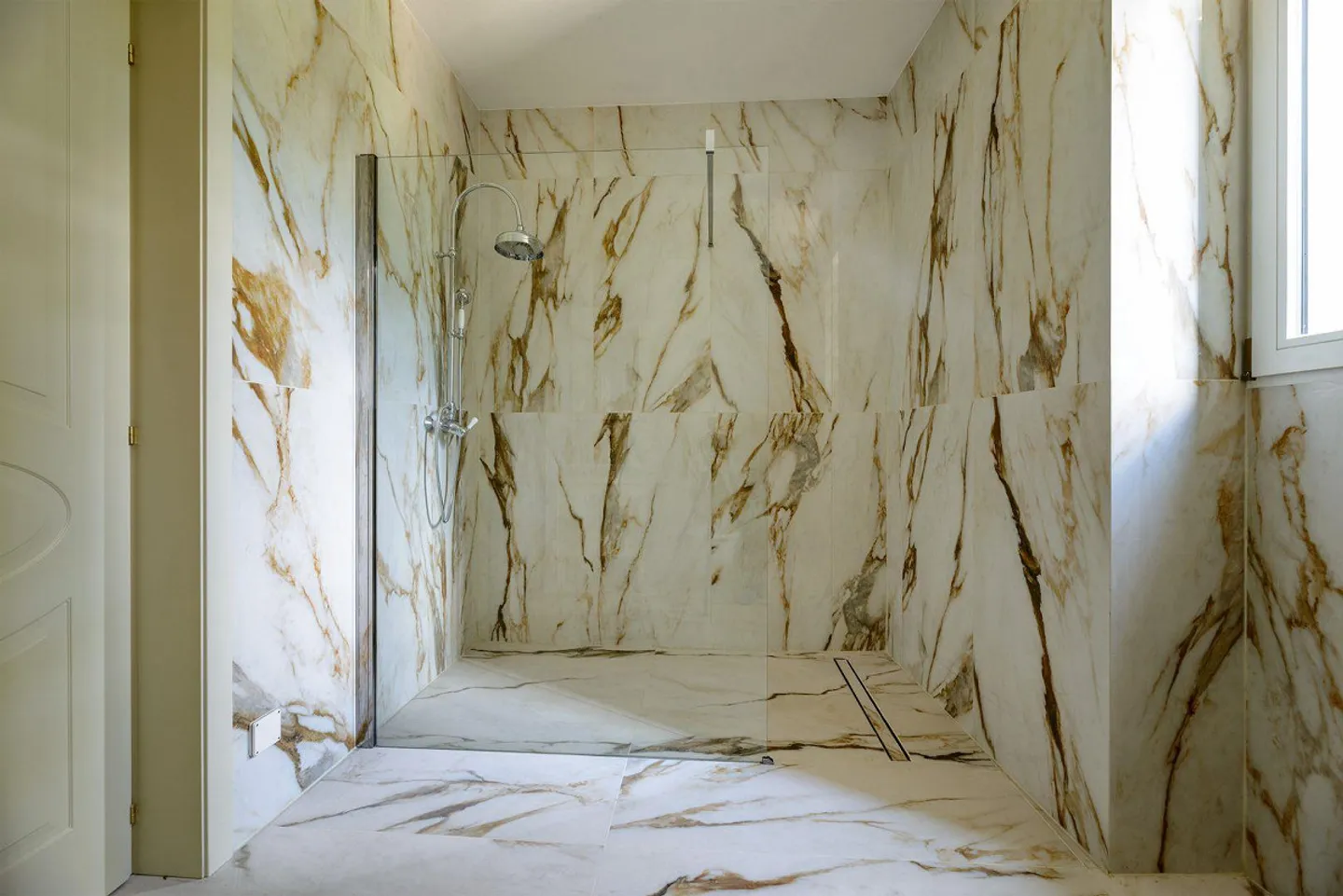 Villa Armonia – Prestigious villa renovated with rooftop, jacuzzi and lake view in Lugano - Photo 5 of 11