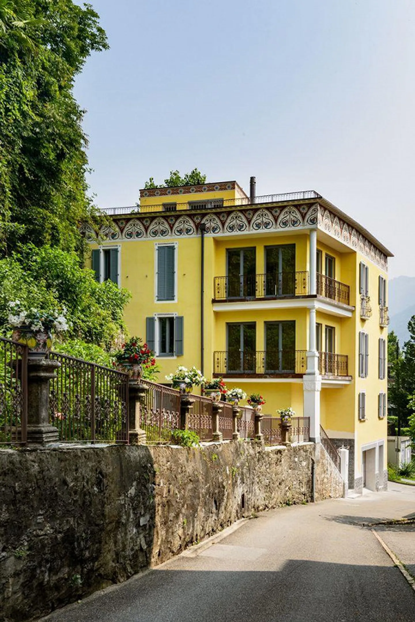 Villa Armonia – Prestigious villa renovated with rooftop, jacuzzi and lake view in Lugano - Photo 1 of 11