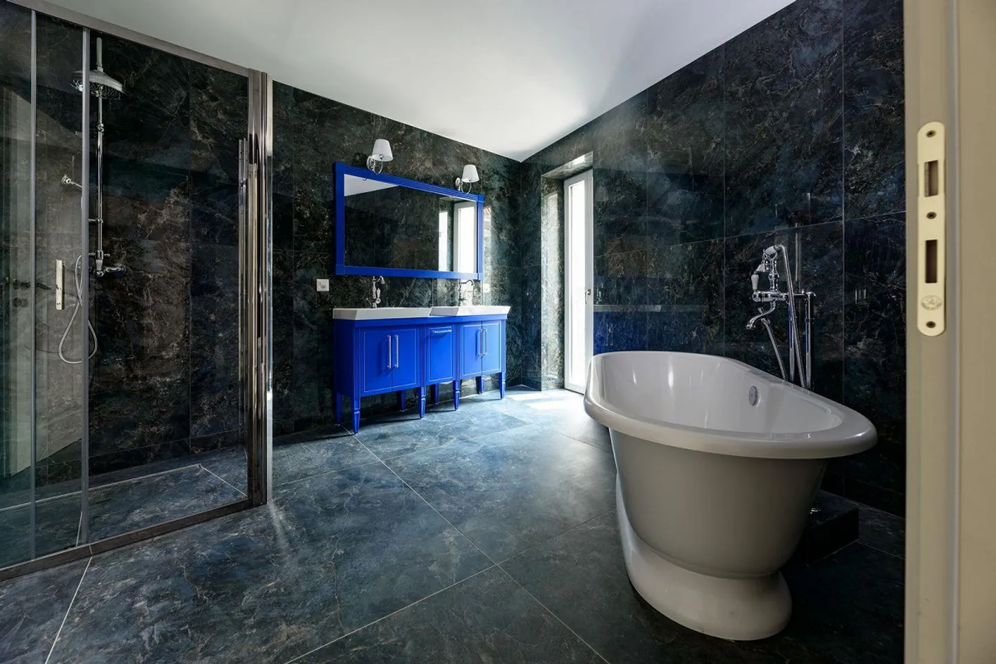 Villa Armonia – Prestigious villa renovated with rooftop, jacuzzi and lake view in Lugano - Photo 7 of 11