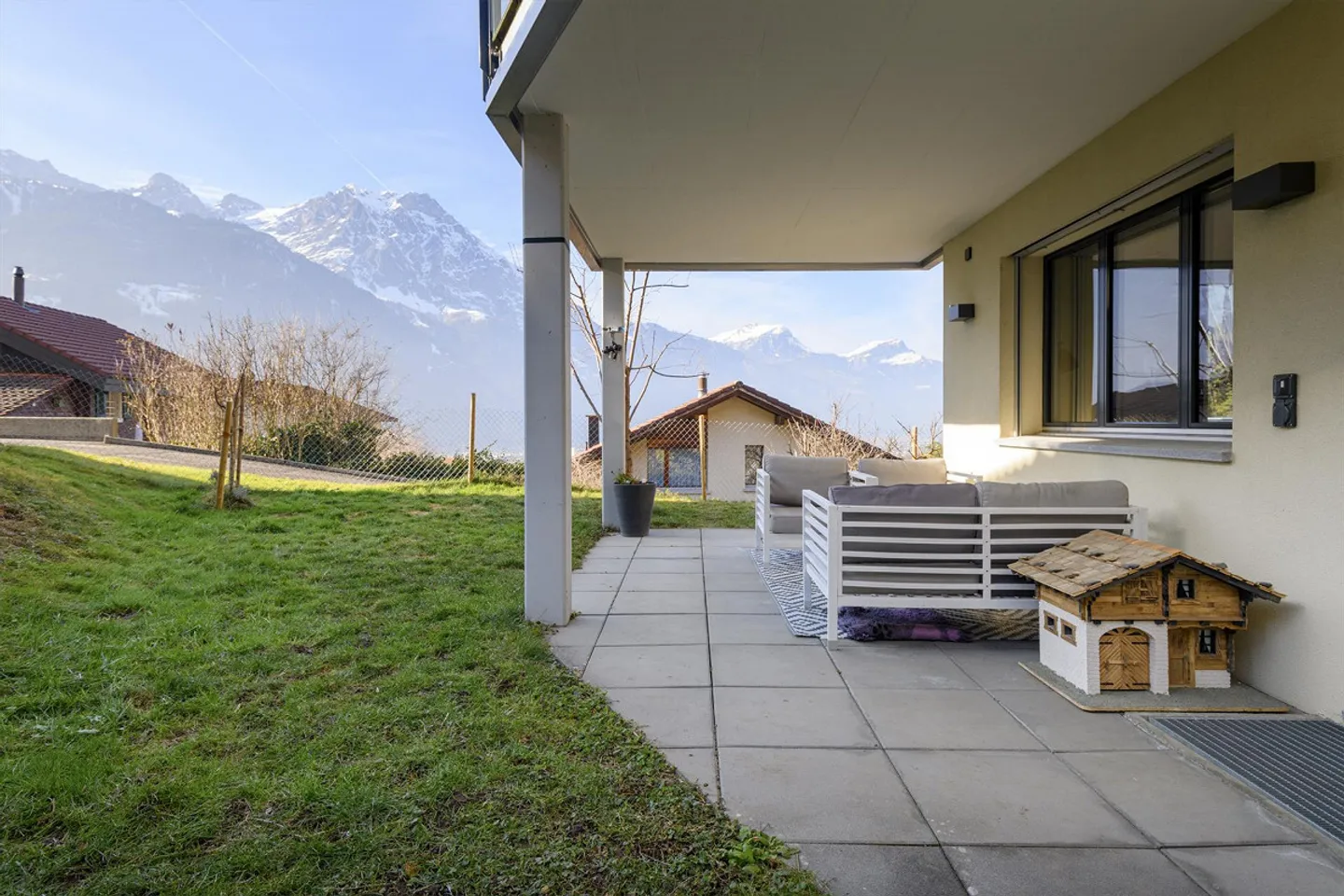 Appartement neuf dans une maison bifamiliale - Photo 2 sur 6