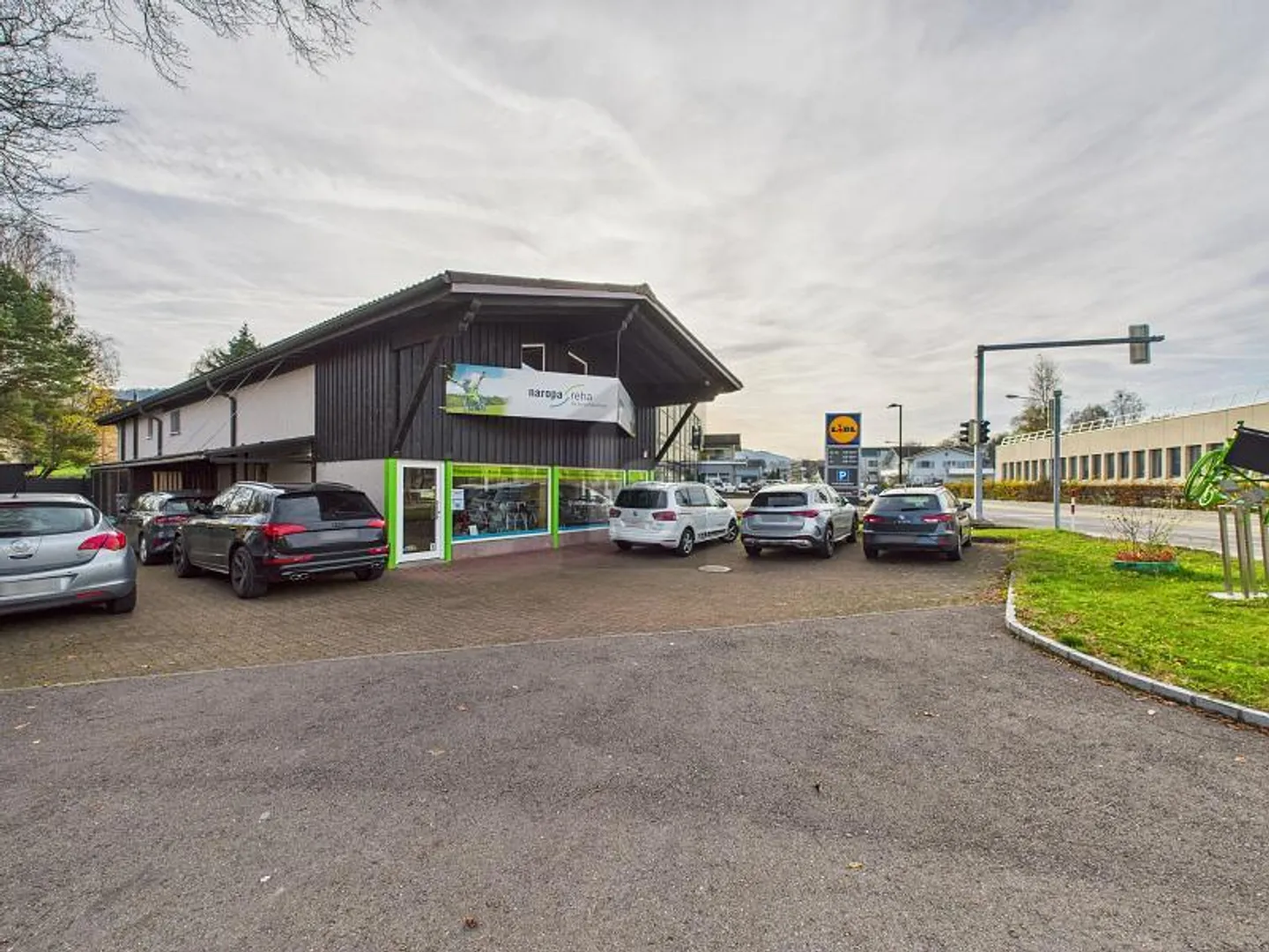 VOTRE ENTREPRISE DANS UN EMPLACEMENT TRÈS FRÉQUENTÉ - Photo 3 sur 5