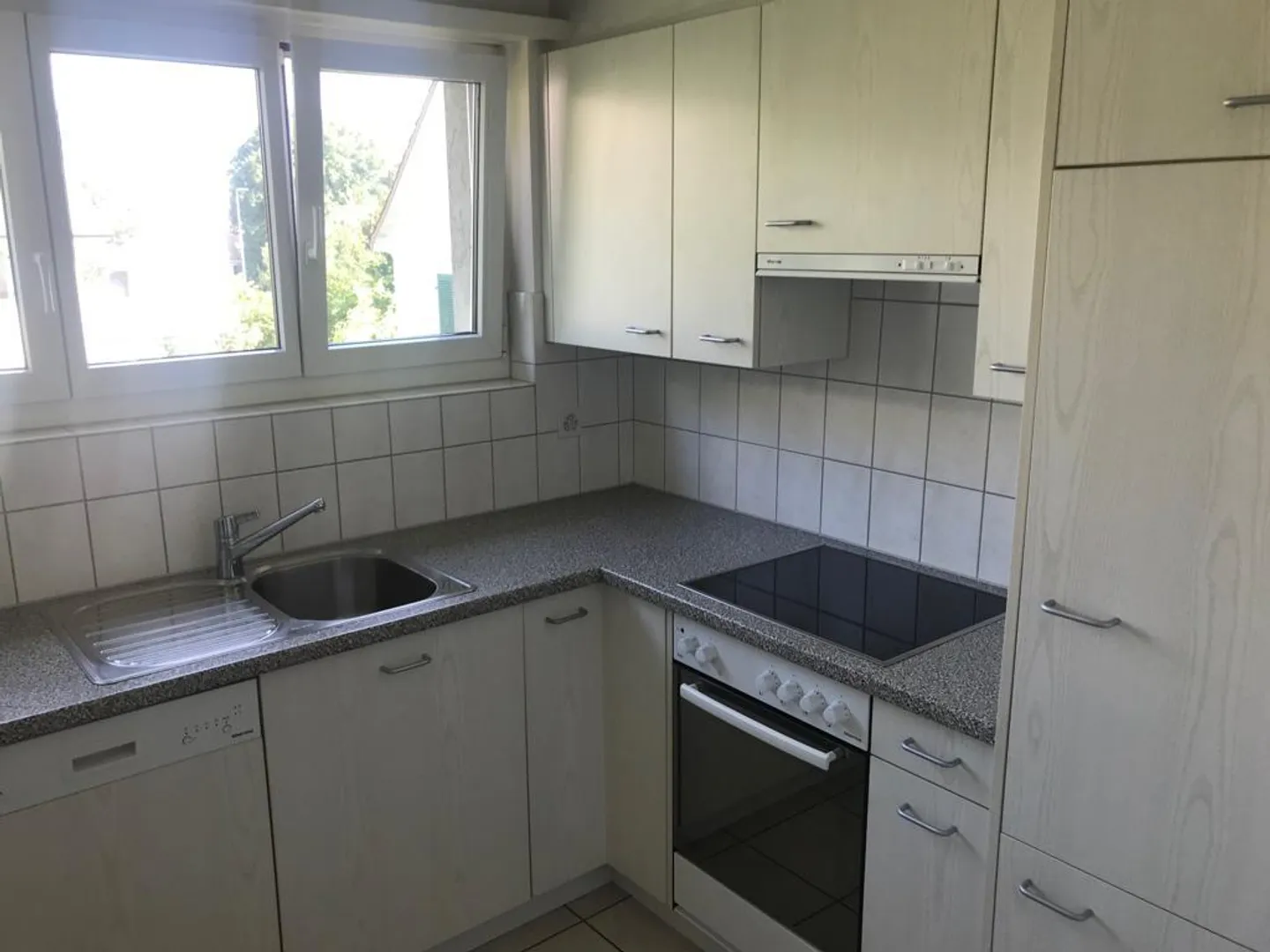 Appartement lumineux dans la commune de Bottmingen - Photo 2 sur 5