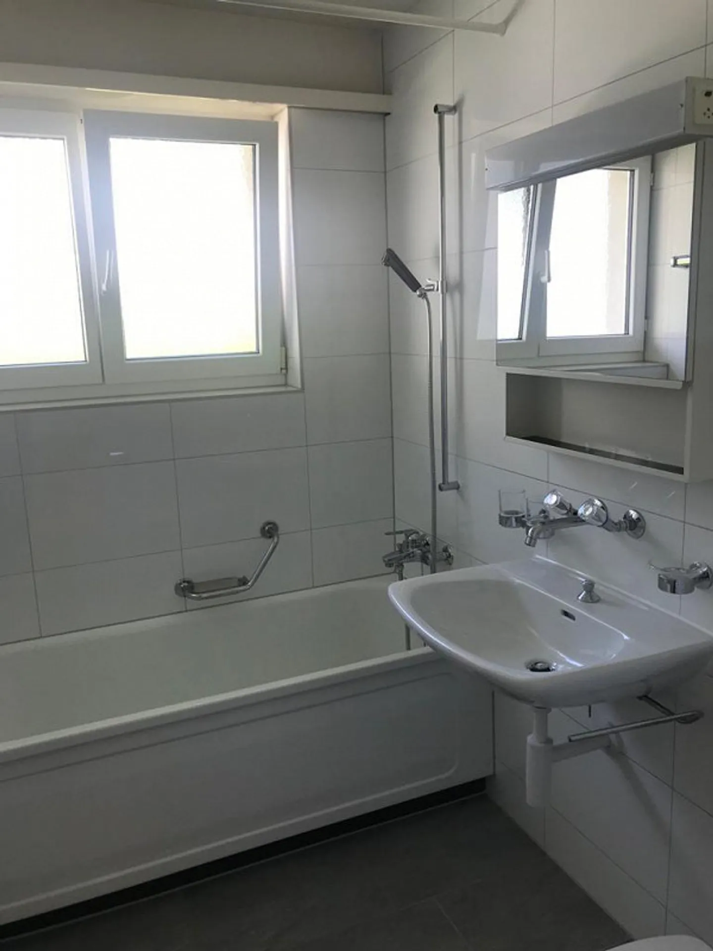 Appartement lumineux dans la commune de Bottmingen - Photo 3 sur 5
