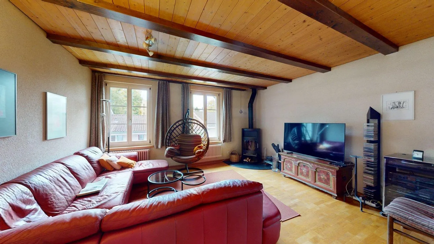 AgentSelly - 6.5-room apartment with a lot of character - Photo 1 of 13