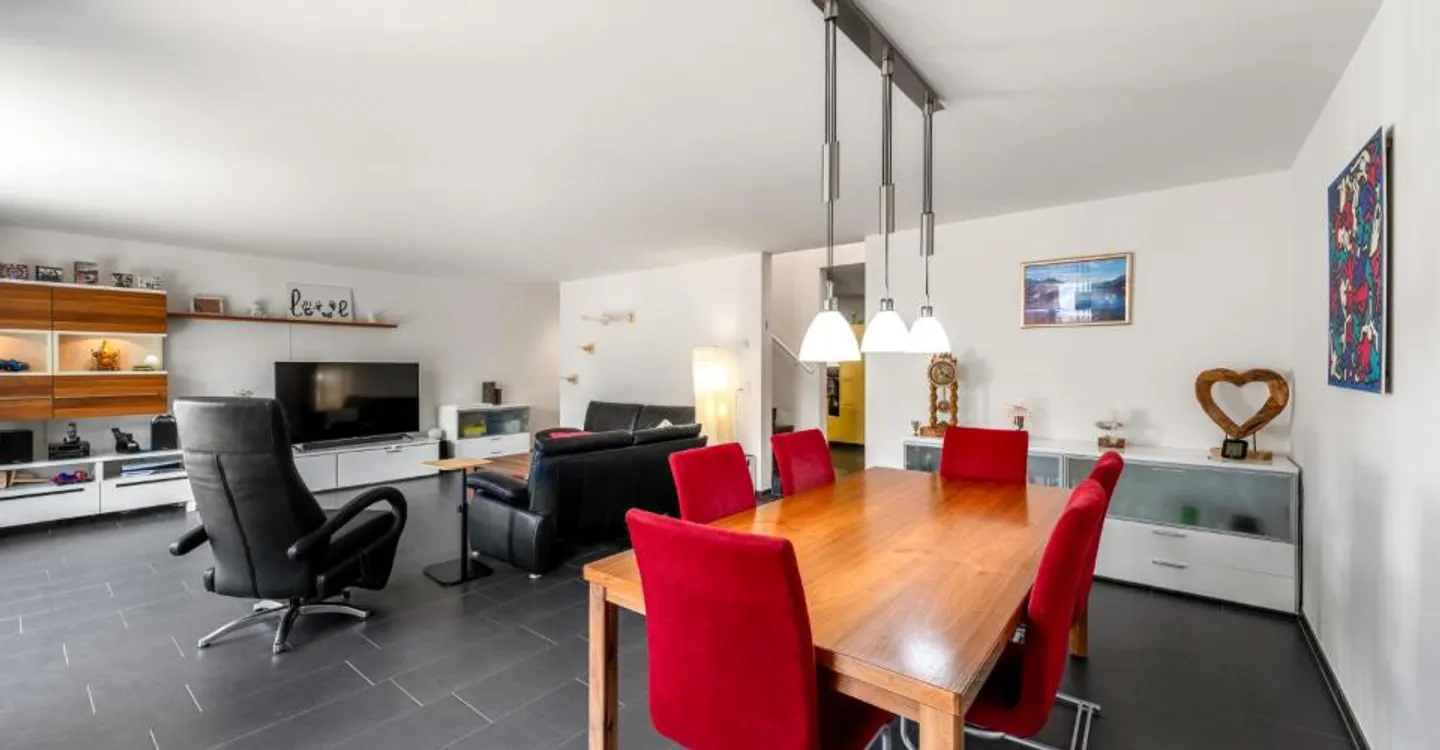 5.5-Room Corner Row House - A Family Paradise for Young Children - Photo 6 of 13