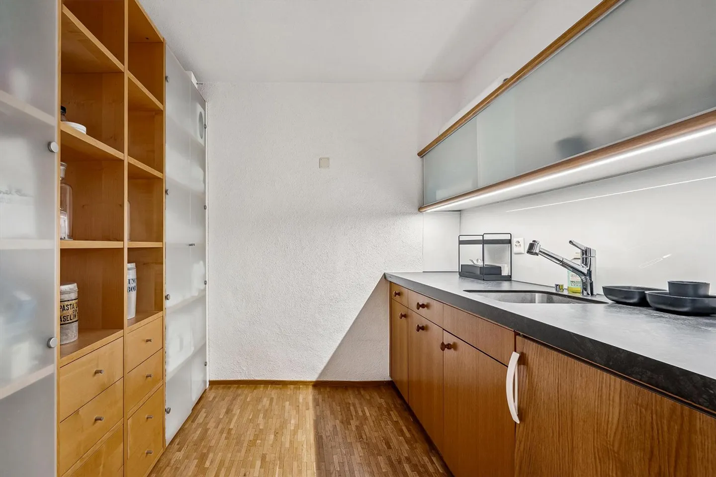 Spazio ufficio o studio nella migliore posizione del centro storico di Sciaffusa - Foto 2 di 10