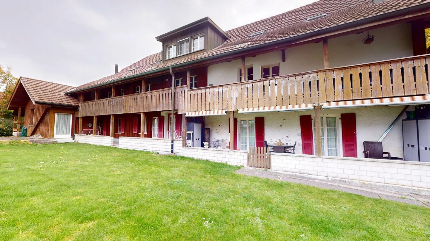 AgentSelly - 6.5-room apartment with a lot of character - Photo 9 of 13