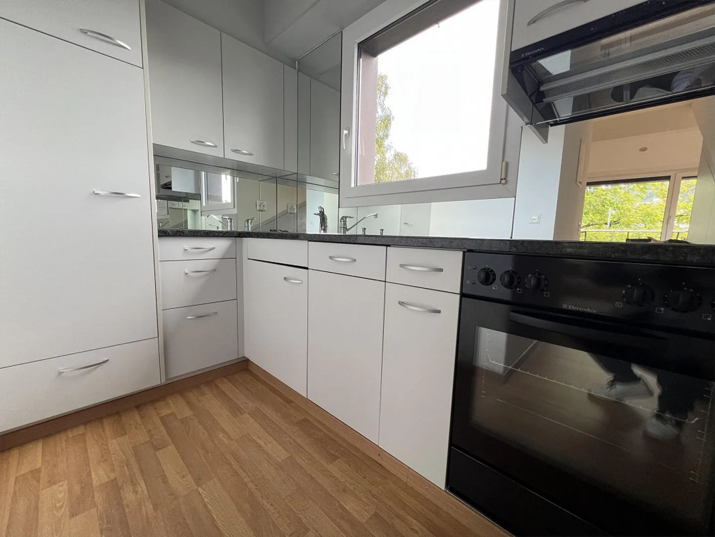 Modern 2-room penthouse with terrace - Photo 6 of 10