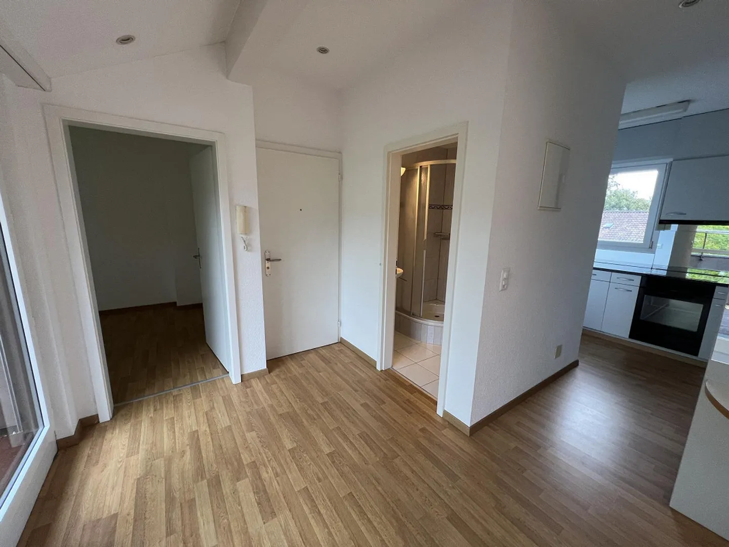 Modern 2-room penthouse with terrace - Photo 7 of 10