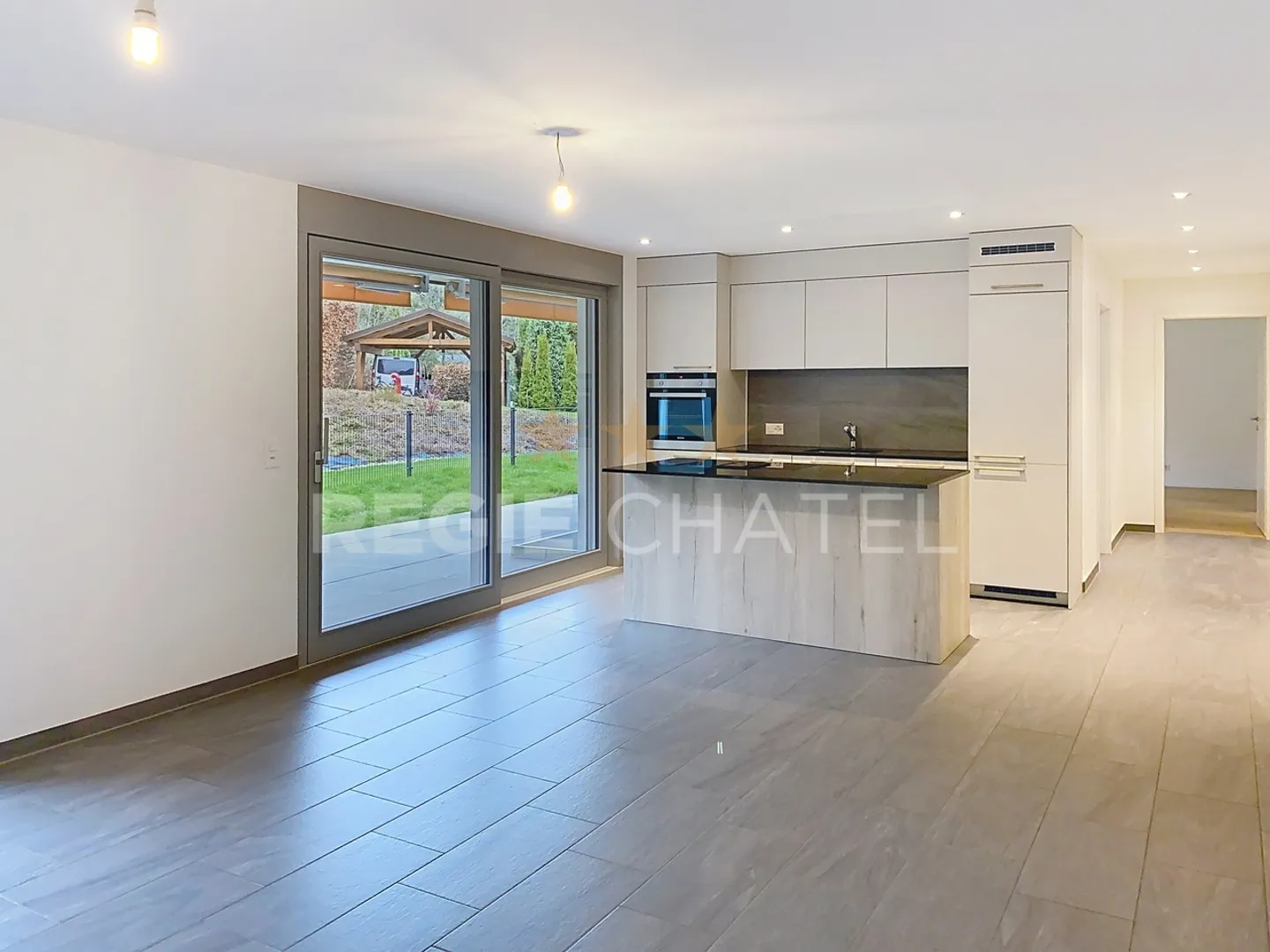 Appartement Magnifique avec Jardin - Photo 2 sur 10