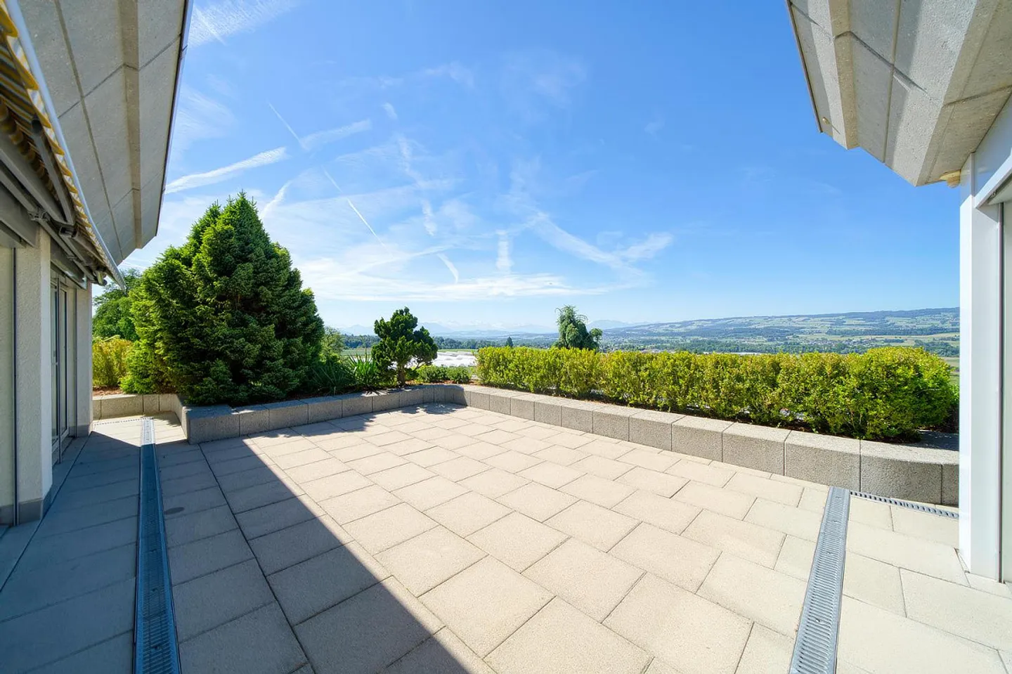 Geräumige Terrassenwohnung mit Aussicht - Foto 4 von 14