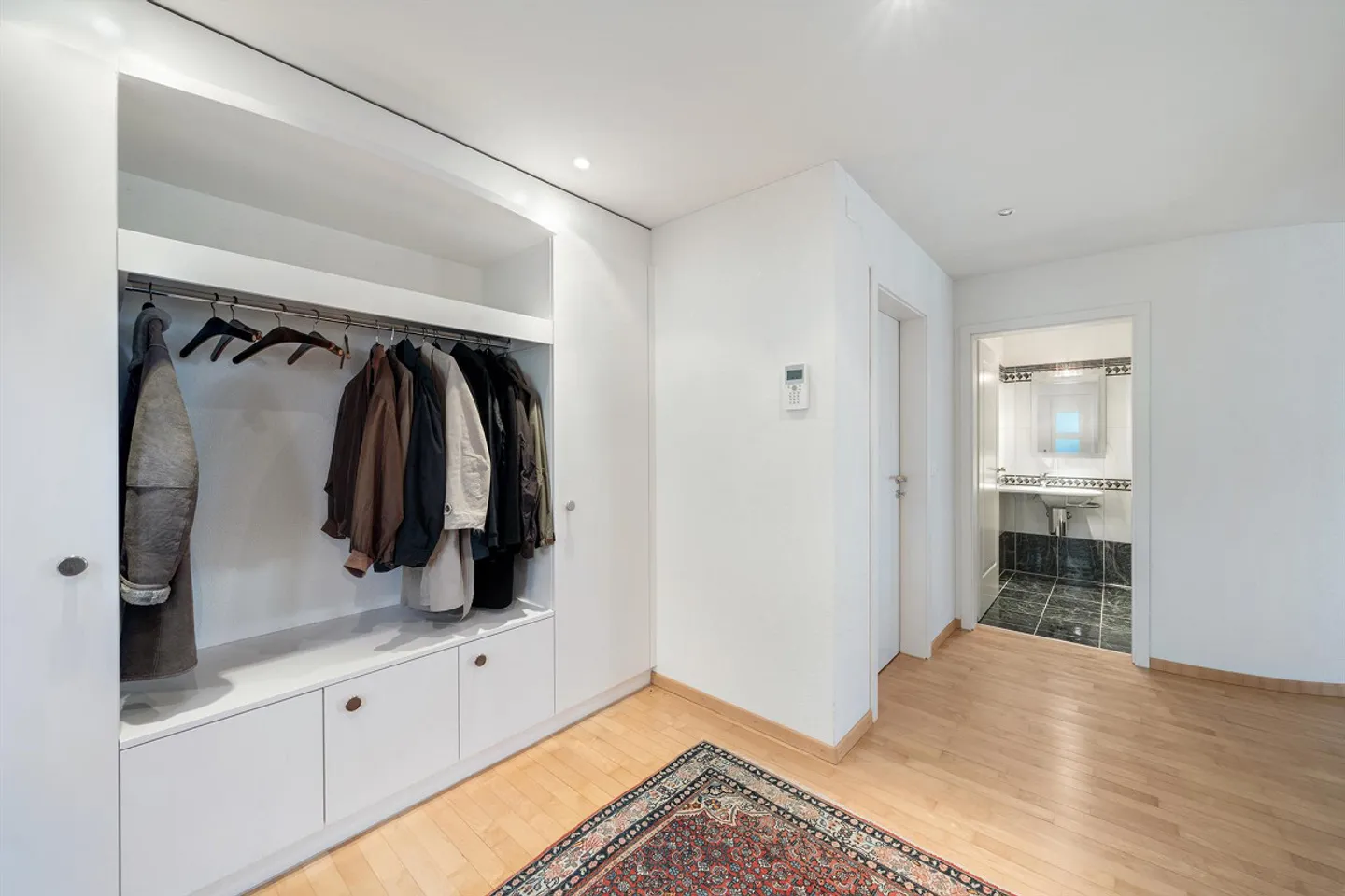 Geräumige Terrassenwohnung mit Aussicht - Foto 6 von 14