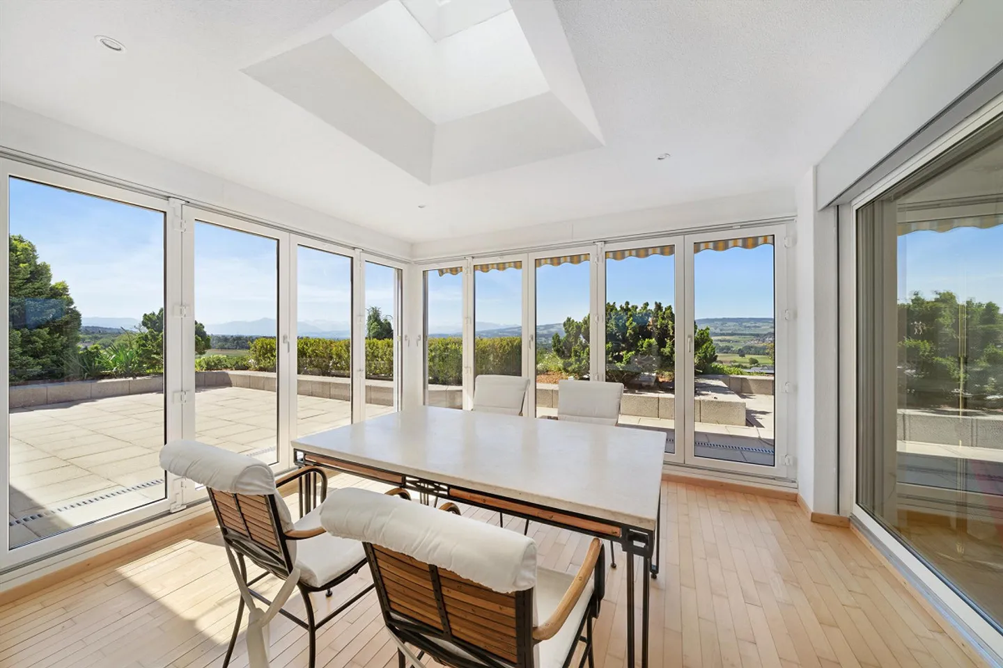 Geräumige Terrassenwohnung mit Aussicht - Foto 9 von 14