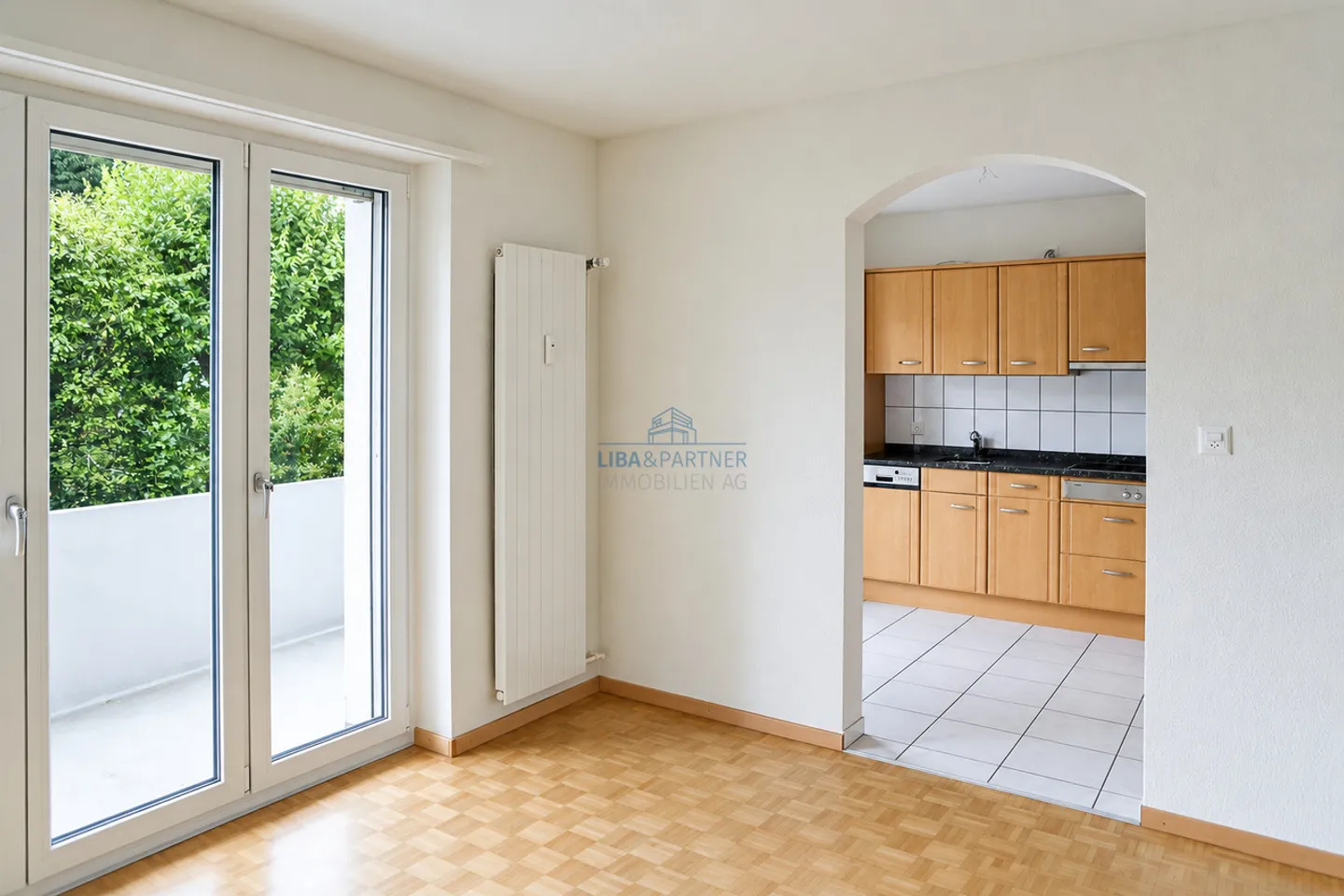 Spacious 3.5-room apartment with balcony and garden access - Photo 4 of 13