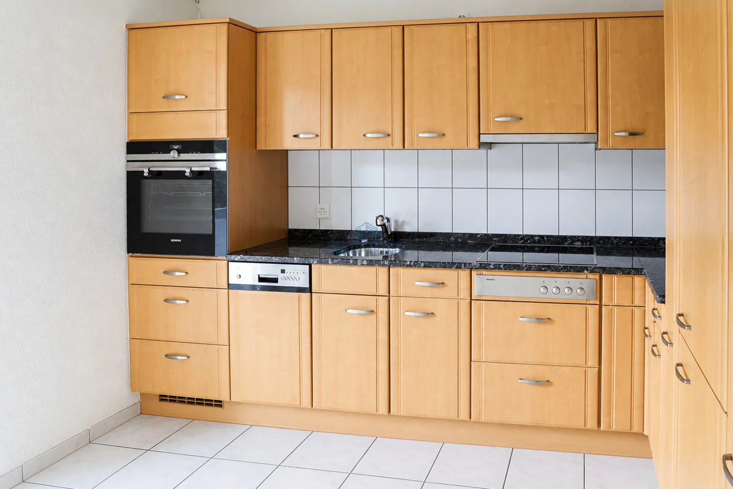 Spacious 3.5-room apartment with balcony and garden access - Photo 5 of 13