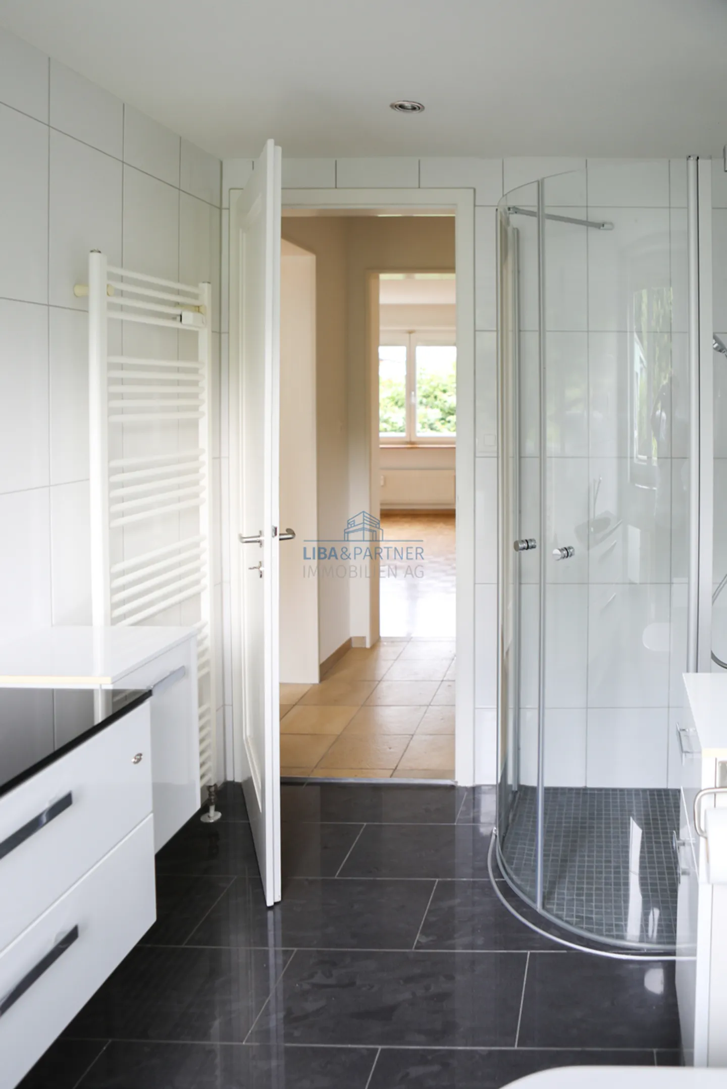 Spacious 3.5-room apartment with balcony and garden access - Photo 10 of 13