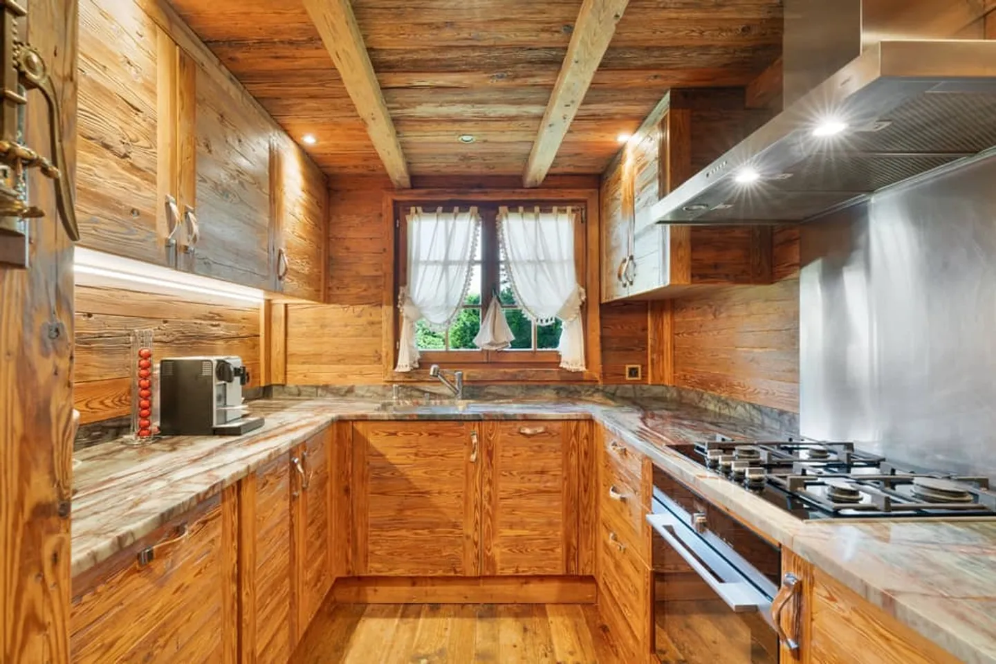 Chalet exceptionnel à quelques pas du parcours de golf de Crans-Montana - Photo 6 sur 13