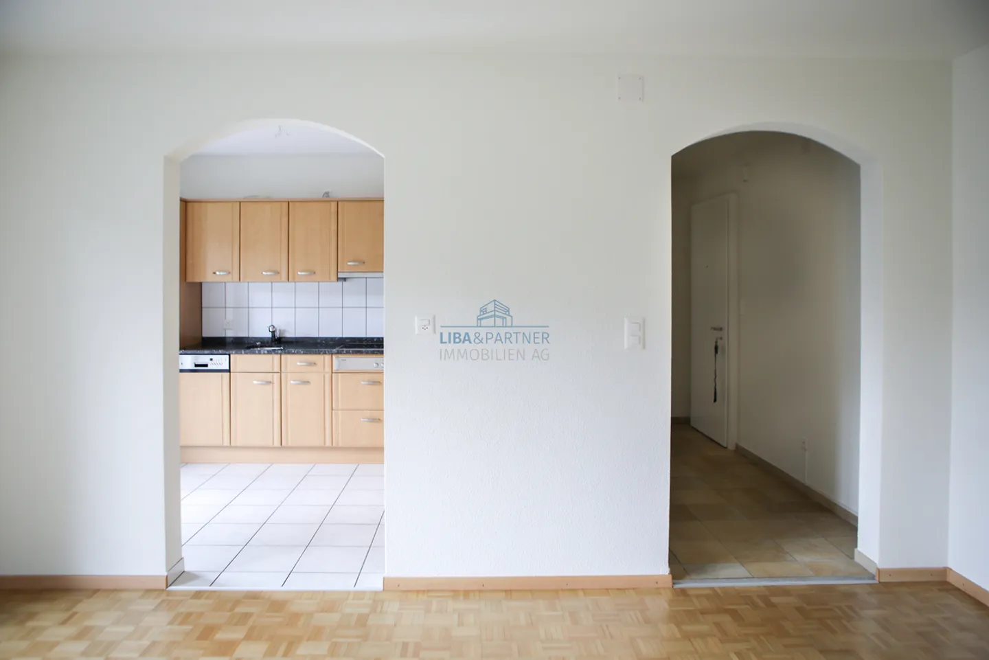 Spacious 3.5-room apartment with balcony and garden access - Photo 2 of 13
