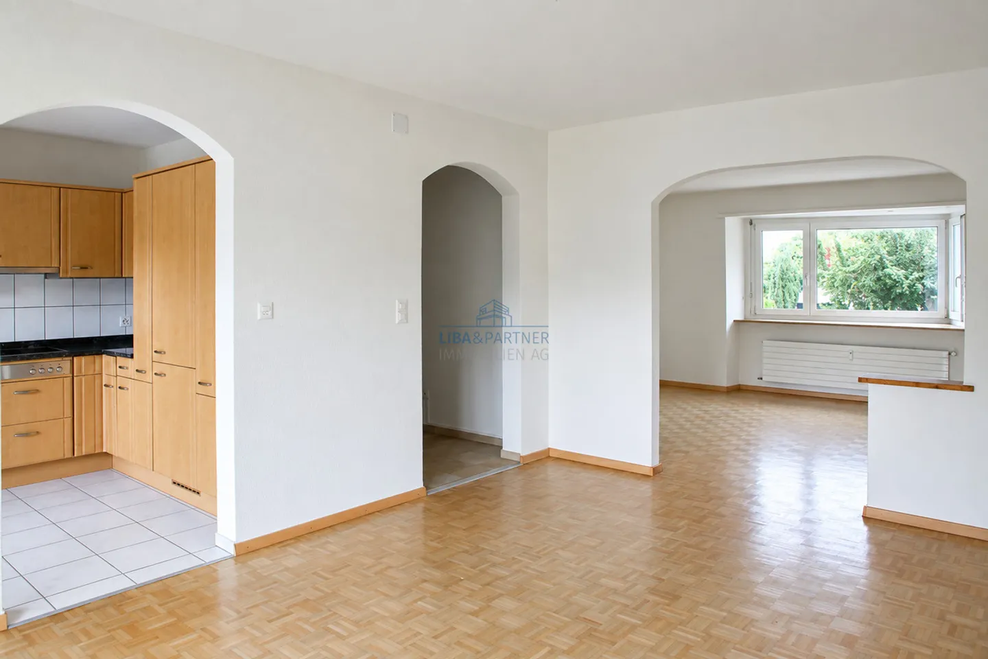 Spacious 3.5-room apartment with balcony and garden access - Photo 3 of 13