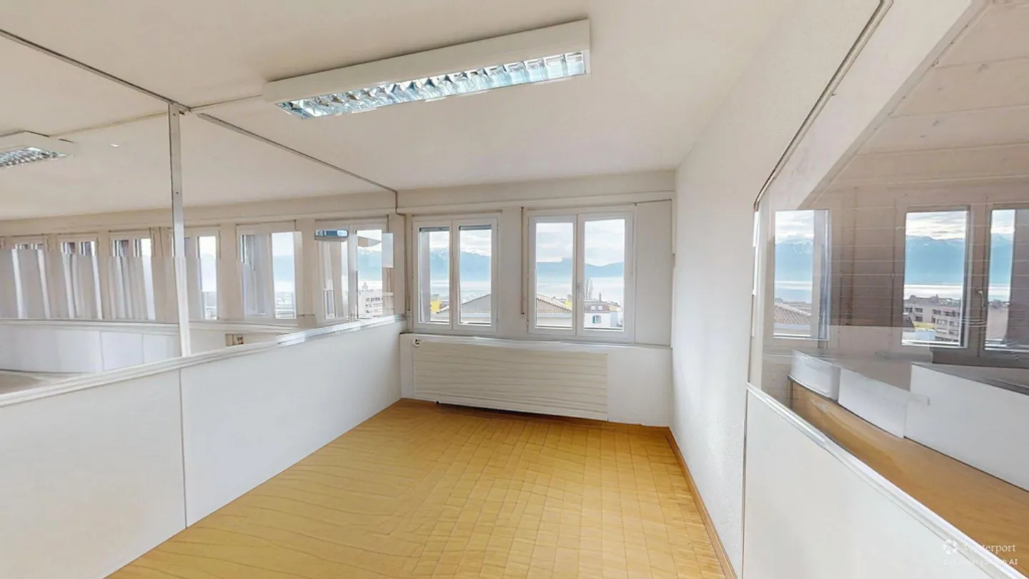 Commerce - Photo 10 of 11