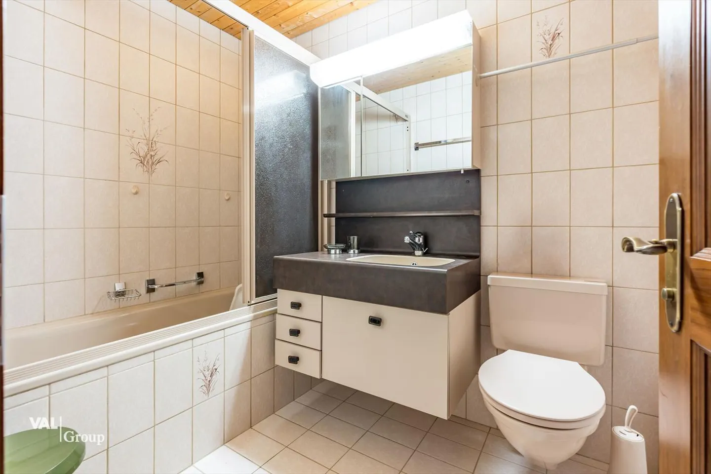 Quiet attic apartment near the thermal baths - furnished & ready to move in - Photo 6 of 11