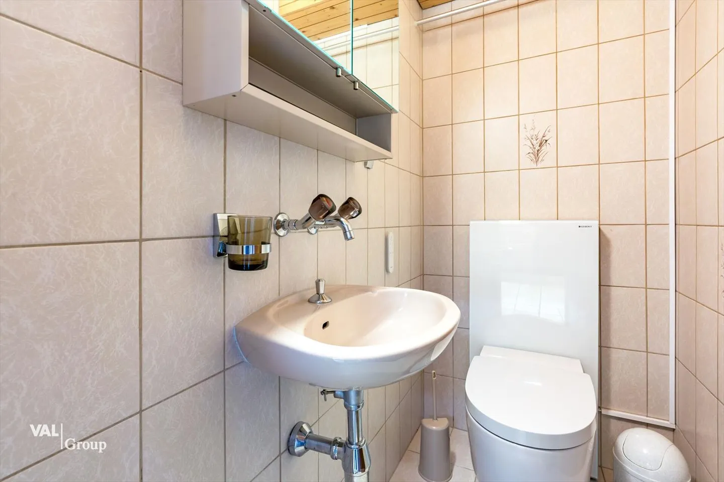 Quiet attic apartment near the thermal baths - furnished & ready to move in - Photo 7 of 11