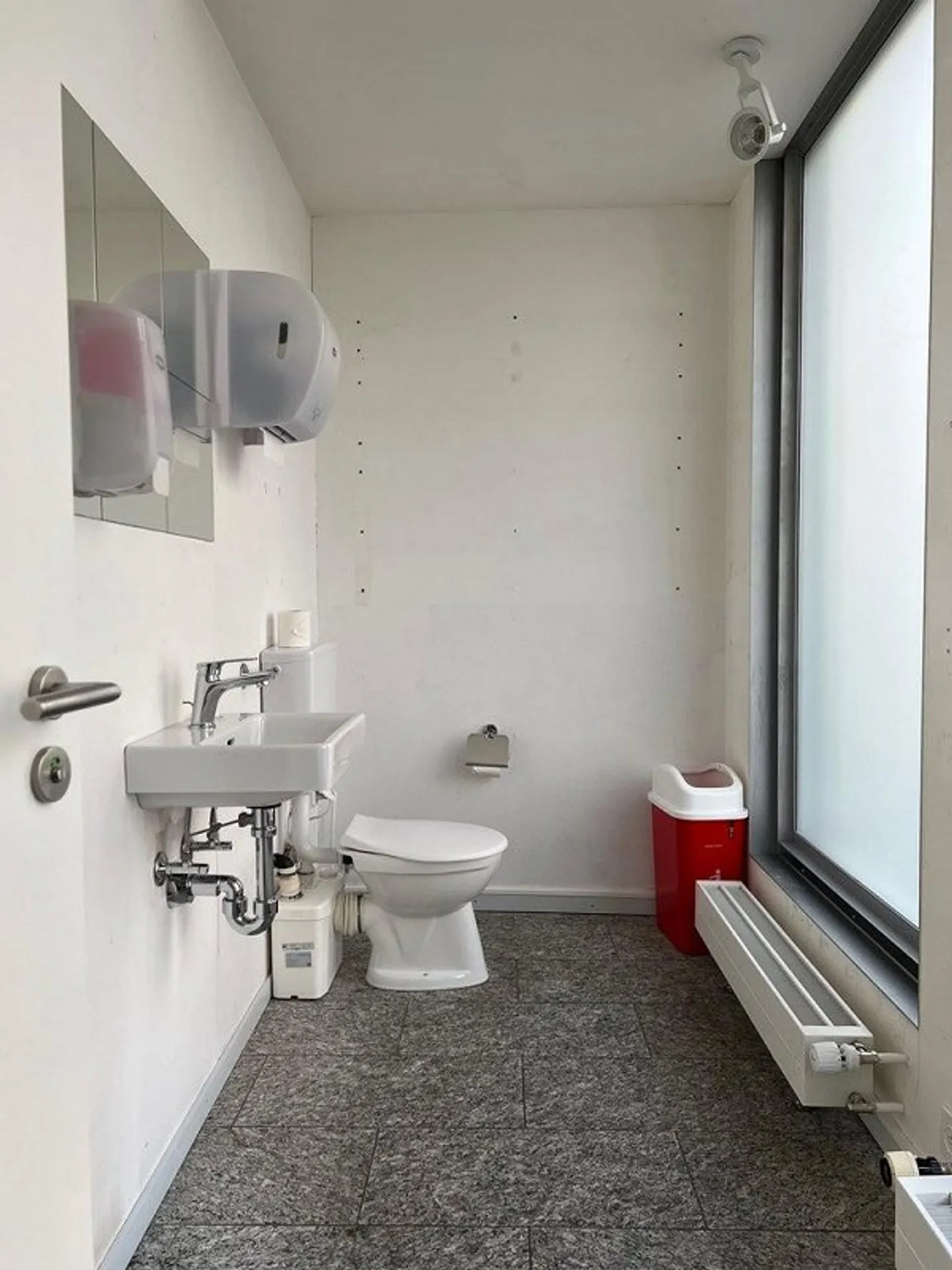Spazio commerciale nelle immediate vicinanze della stazione - Foto 4 di 5