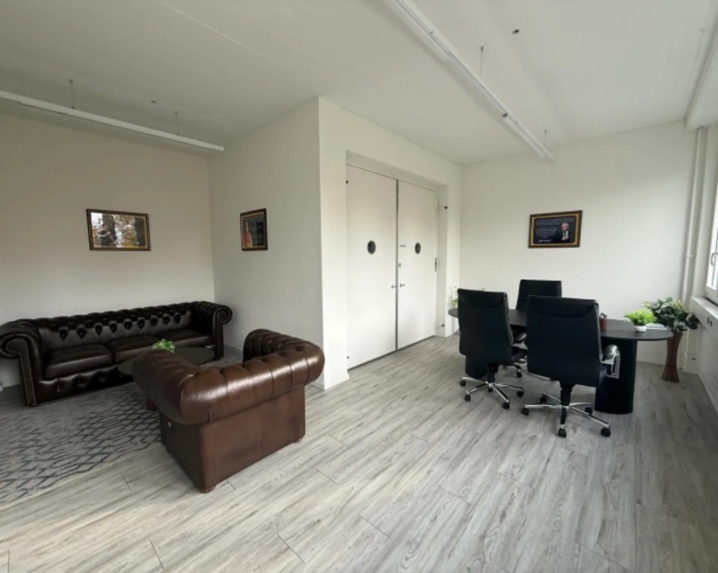 878 m² finished offices with exhibition and access to the goods lift expandable divisible into 390 m² + 488 m² - Photo 3 of 7