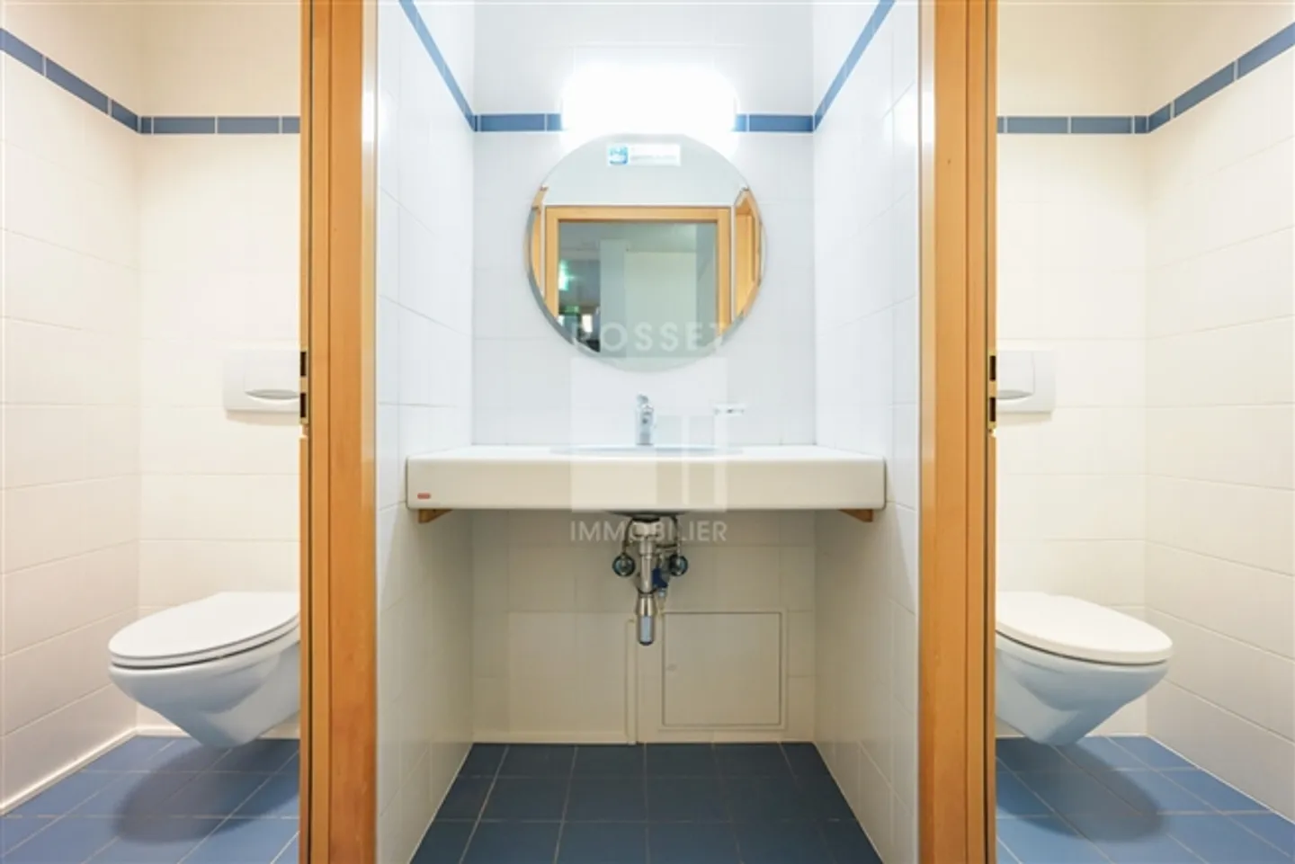 Arcade of approximately 66 m² on the ground floor - Photo 4 of 4