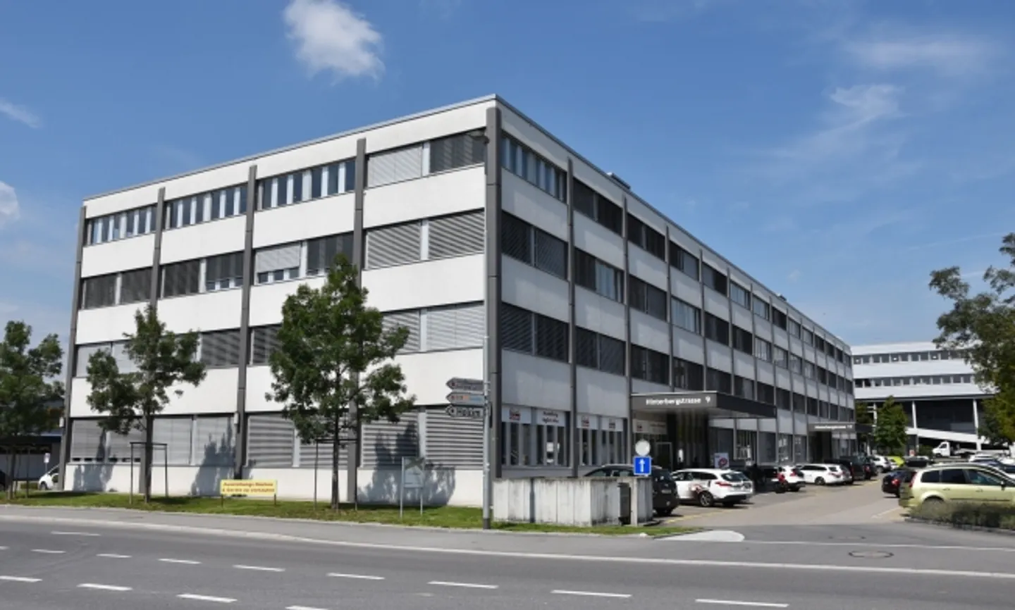 878 m² finished offices with exhibition and access to the goods lift expandable divisible into 390 m² + 488 m² - Photo 1 of 7