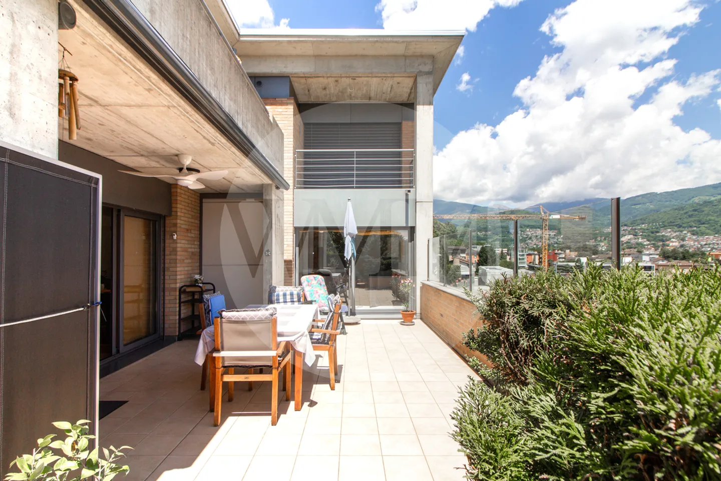 Large and Bright Single-Family House with Lake View - Photo 9 of 22