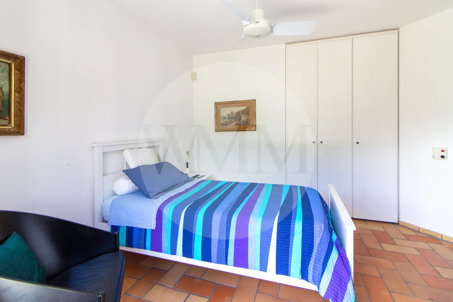 Large and Bright Single-Family House with Lake View - Photo 15 of 22