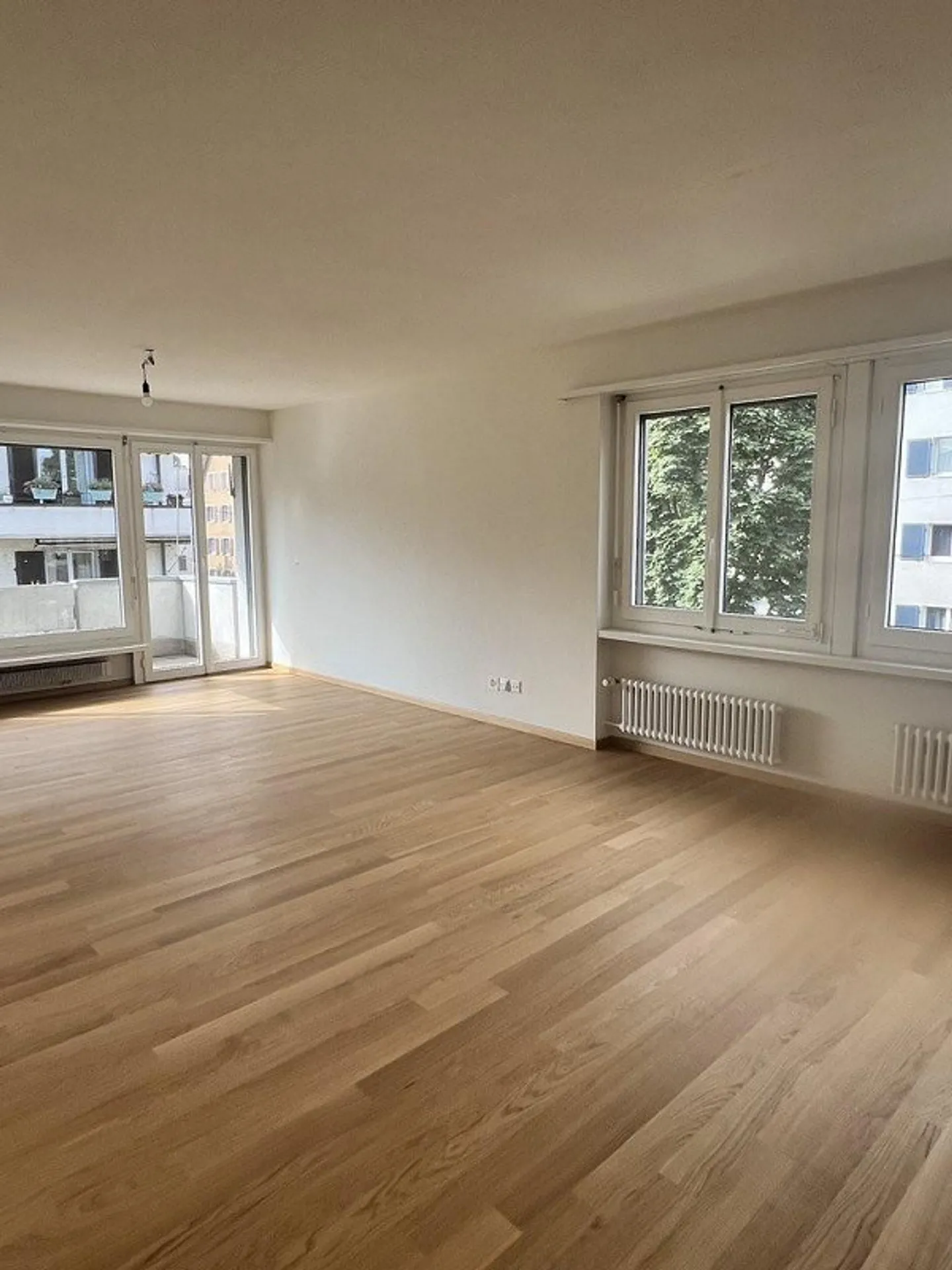 Appartement moderne dans le meilleur emplacement à Wollishofen - Photo 2 sur 8