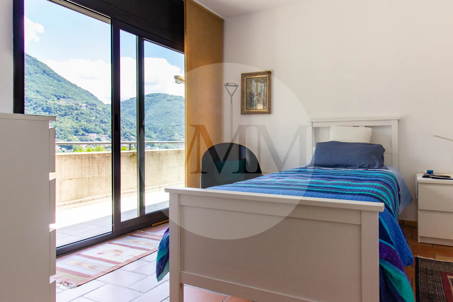 Large and Bright Single-Family House with Lake View - Photo 16 of 22